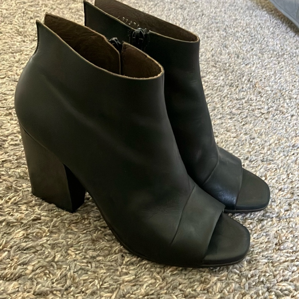 Coclico leather booties
